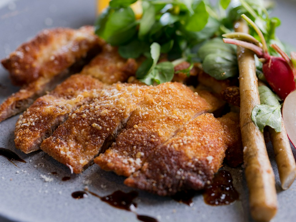 旨味が濃いから味付けはシンプルに『五島美豚のカツレツ』