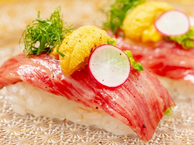 贅沢食材のコラボ『うにく寿司』