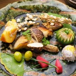 毎月メニュー変わります。
旬の食材を厳選した懐石コースです。