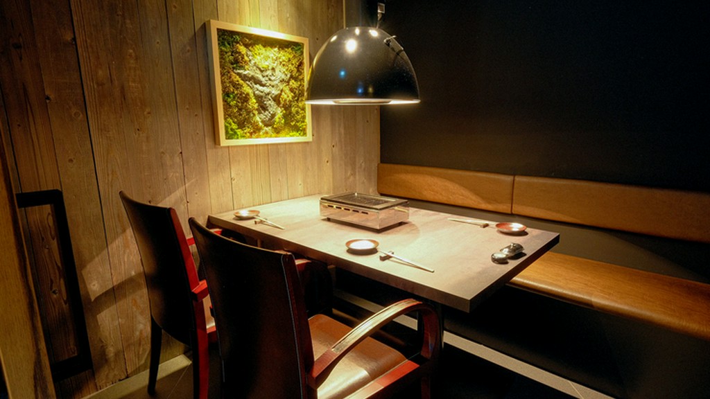 上質な焼肉が、二人に素敵な笑顔をもたらす大人の隠れ家