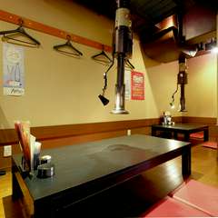 テーブル席、座敷席があり個室も完備された3フロアの店内