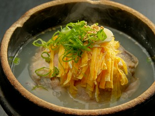 店でひとつひとつ手づくりする『参鶏湯』は滋味あふれる味わい