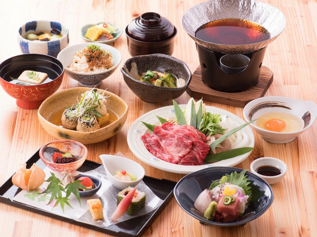 四季折々の料理を目でも味わい、五感で堪能できる『会席』