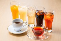 コカ・コーラ、ジンジャーエール、スプライト、ウーロン茶、オレンジ、ブレンド、アイスコーヒー、アイスティー、紅茶、ハーブティー