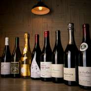 フランス産をはじめ、世界各国のワインが揃えられています。才能と情熱を持った生産者のワインがメイン。高品質で美味しいワインをリーズナブルな価格で提供し、料理とのマリアージュを提案してくれます。