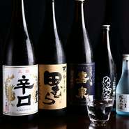 福生の【田村酒造場　嘉泉】や、西多摩地区の蔵元から取り寄せる地酒を取り揃えています。地元ならではの良心的な料金で日本酒が満喫できるのも【鮨和】を訪れる楽しみのひとつです。