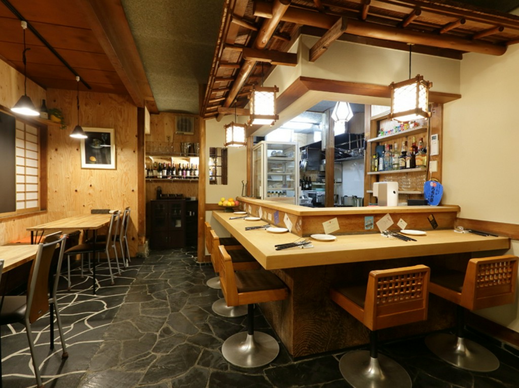 和モダンな空間がお出迎え。リラックスしながら過ごす一夜