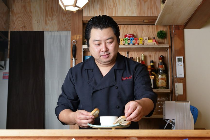 料理への妥協は一切せず、視覚や嗅覚でも楽しめる工夫を