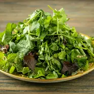 提供される料理の多くは、肉や魚介との相性が良い野菜がたっぷり使用されています。『ウィークリーサラダ』は季節に応じた10種類の野菜が盛り付けられ、野菜不足が気になる方にもおすすめ。