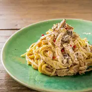たっぷりきのこと生クリームで作るTORQUE特製のクリームソースパスタ。