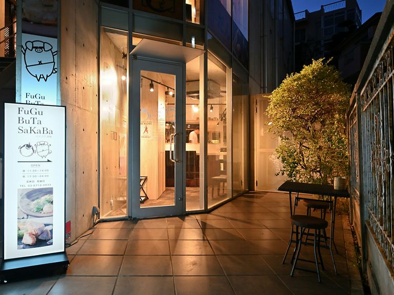 リーズナブルに普段使いも、特別なデートにも活躍