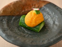 ボラの卵の塩漬けです。干す前のカラスミなので魚卵のプチプチとした食感が楽しめます。