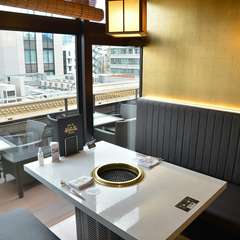 優雅でおしゃれな雰囲気の個室で、宴会の開催も可能