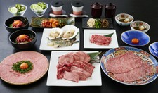 当店一番人気！贅沢な肉寿司、希少な花咲タン塩等、将泰庵の魅力を詰め込んだイチオシの焼肉コースです。

