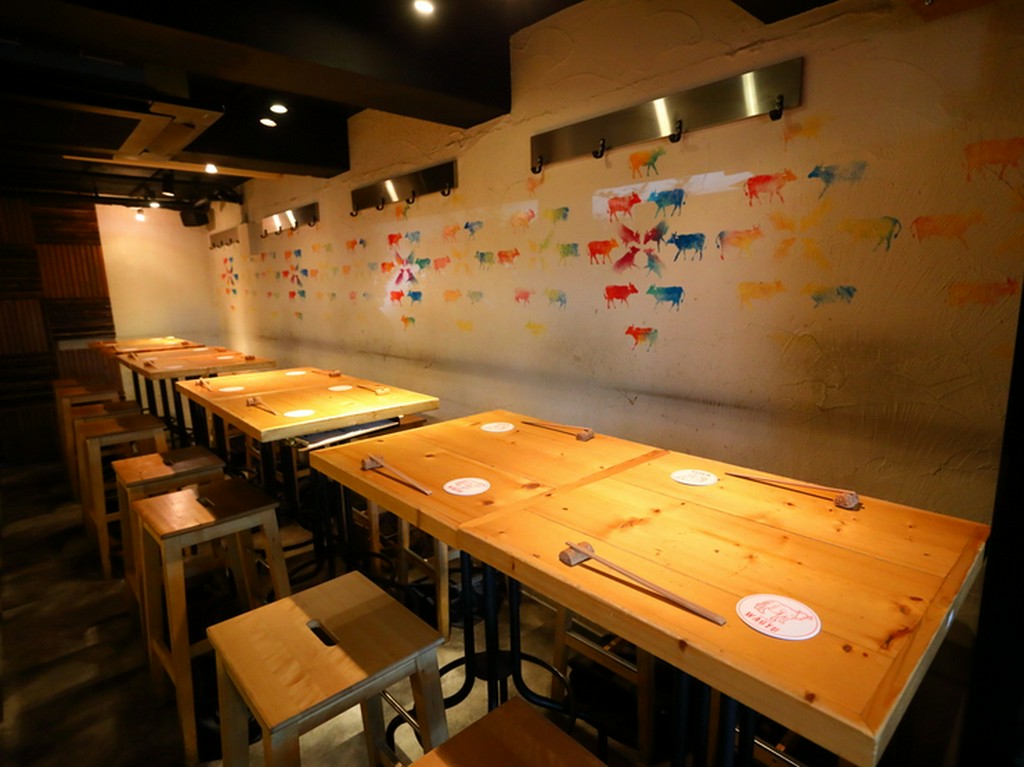 女性を華やかに輝かせるカジュアル空間で、バル料理を堪能！