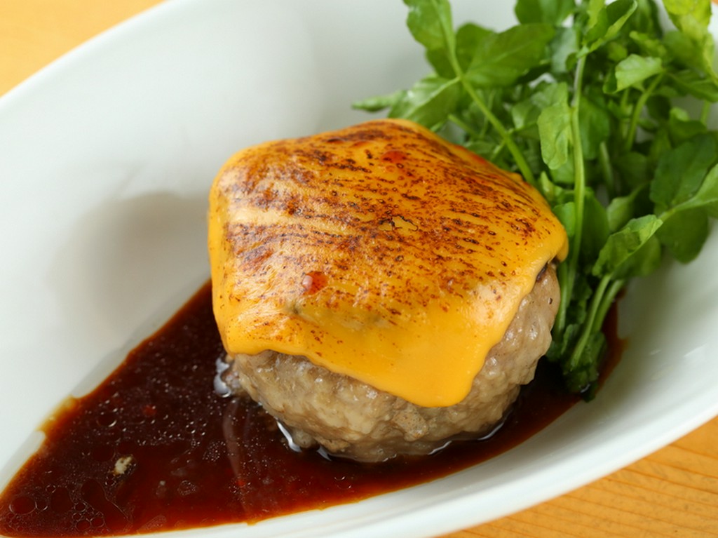 柔らかい食感『将泰庵ハンバーグ　燻製醤油チーズ』