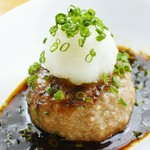 柔らかな新食感♪当店の看板メニュー。味付けはおろしポン酢・デミグラス・チーズデミグラス・自家製燻製醤油の中からお選びください
※シングル…1,580円、ダブル…2,280円