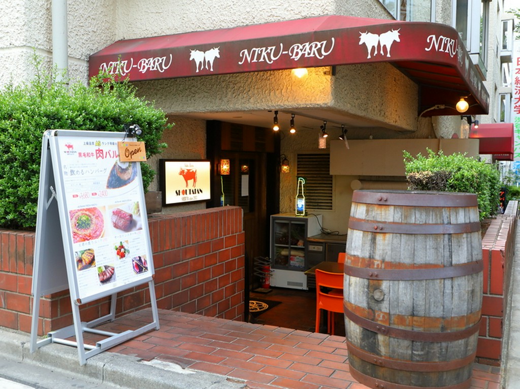 豊富な種類のお酒とA5ランク・黒毛和牛を堪能できる肉バル