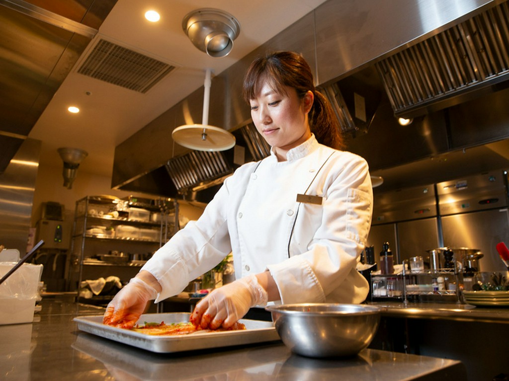 料理長が魅せる、韓国伝統のおもてなし