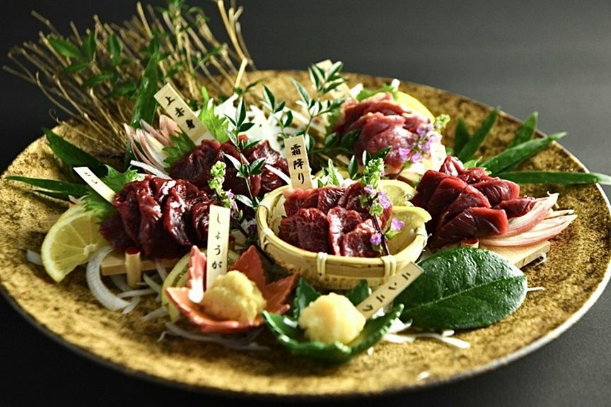 希少部位や盛り合わせで実感する、本格派の美味しさ『熊本県産馬刺し』