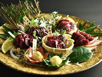 希少部位や盛り合わせで実感する、本格派の美味しさ『熊本県産馬刺し』