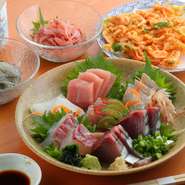 「食材の宝庫」こと静岡県の食文化を発信している【銀座　乃だや】。「しずおか和牛」や「朝霧放牧豚」といった肉はもちろん、「桜海老」や「生しらす」、「折戸なす」など、上質なものを厳選しています。