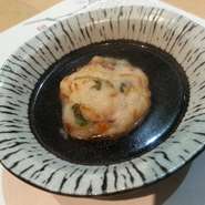 自家製のさつま揚げと言った感じの練り製品！
一品料理の「揚げたてさつま揚げ」はこの「野菜揚げ」の揚げたて版です。