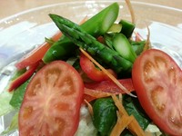 静岡アメーラトマトを使用。
新鮮な野菜がタップリです。
1人前のハーフサイズ有￥900
