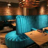 スペインの地中海を思わせる色合いの中でお楽しみください。