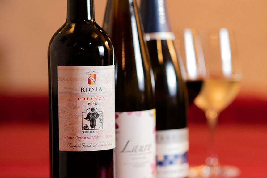 現地ワイナリーにてソムリエが厳選したスペインワイン