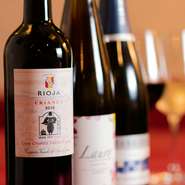 スペインのワイナリーを訪れ、生産者の声と思いを直接聞いてワインを厳選いたしました。日本人の舌でスペイン料理に合う、選りすぐりのスペインワインを堪能できます。