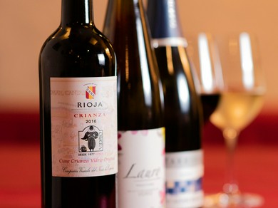 現地ワイナリーにてソムリエが厳選したスペインワイン