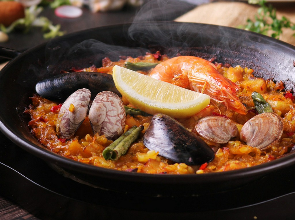 国際パエリアコンクール優勝『魚介のパエリア』
