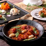 世界パエリアコンクールで審査員特別賞を受賞したバレンシアパエリアがついた豪華なセットメニューです。