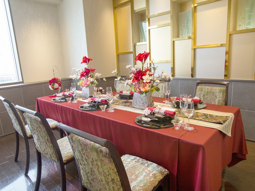 人生の門出を祝うおめでたい席にふさわしい、洗練された空間