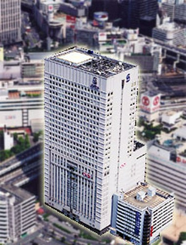 横浜駅から徒歩3分、スカイビルの28階