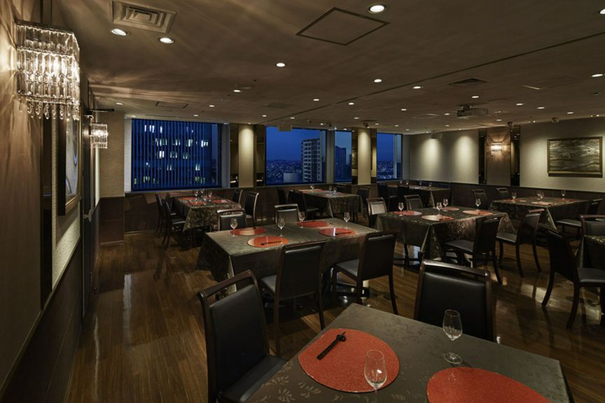 広々としたダイニングは、各種パーティーにも