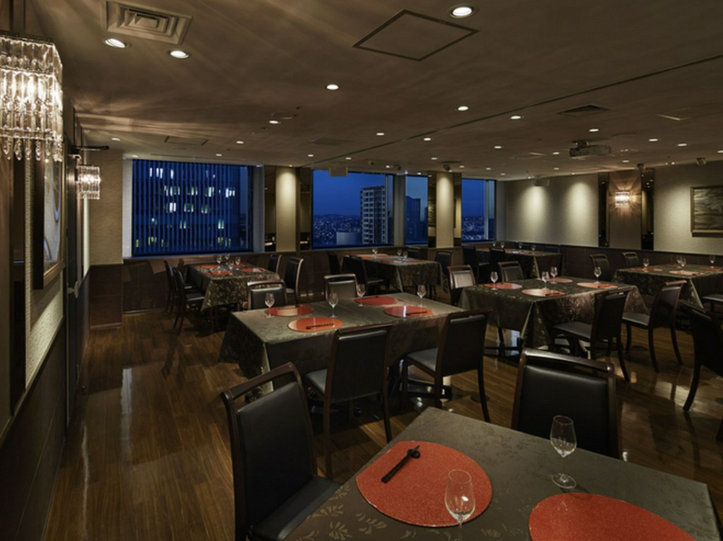 広々としたダイニングは、各種パーティーにも