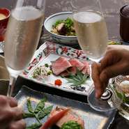「伝統と革新の日本料理」を東京青山で堪能する特別な1日を。記念日のデートを楽しみたい方に最適です。贅を尽くしたコースを味わいながら、ゆったりと二人の時間を満喫できます。

