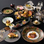 全国から集めた季節の旬な食材を素材本来の味を引き立たせ、和の真髄を表現した料理長渾身の献立。
●詳細はコースメニューをご覧ください