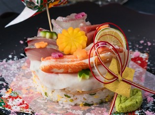 お祝いの席にふさわしい、豪華な逸品『寿司ケーキ』