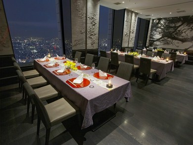 アーティストが手掛けた「緑の扉」で過ごす、贅沢なひととき