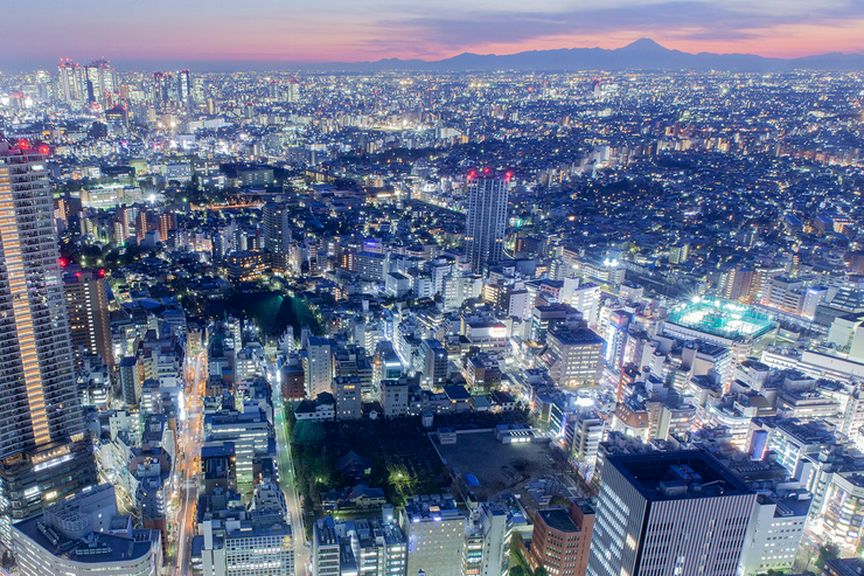 東京の煌びやかな夜景を一望できる、スカイレストラン