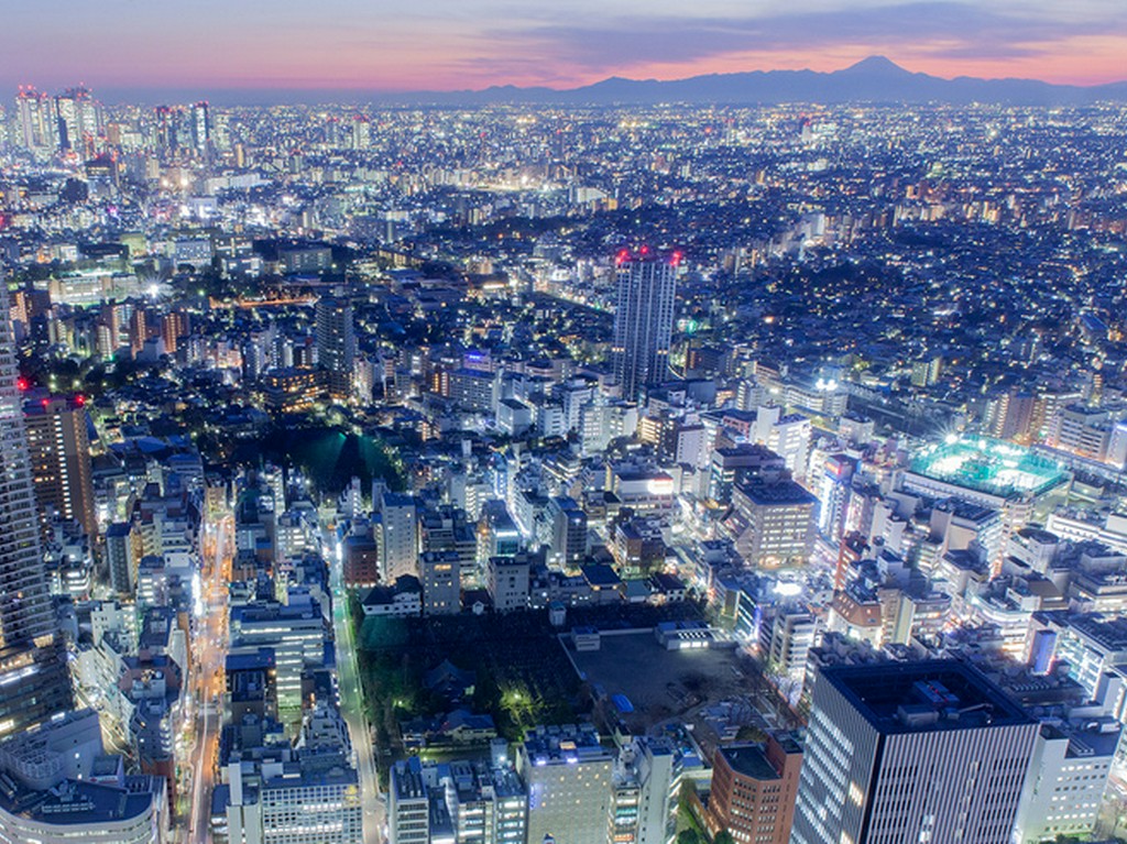東京の煌びやかな夜景を一望できる、スカイレストラン