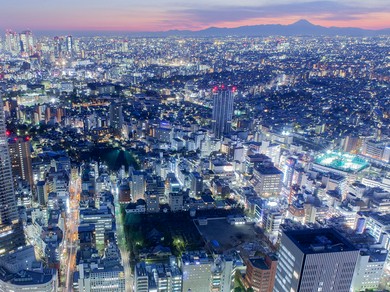 東京の煌びやかな夜景を一望できる、スカイレストラン