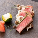 ひとさらひとさら技法に徹底的にこだわり日本料理がもつ魅力を存分に味わえる本格懐石。特別なお席に是非ご利用下さいませ。
・詳細はコースメニューをご覧ください