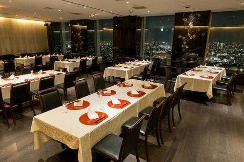 広々としたフロアは、最大80名までのパーティースペースに