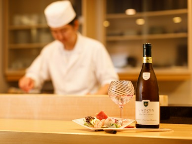 ゆったりとしたカウンター席