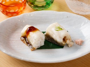 江戸前にこだわった傑作握り。タレと塩の2種をご用意『穴子』
