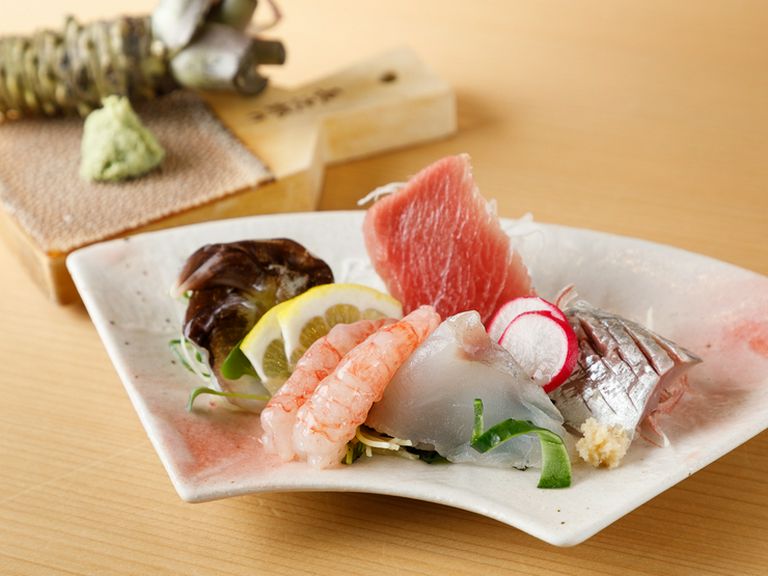 日本各地の好漁港に揚がる、旬の最高の魚介が豊富に集う